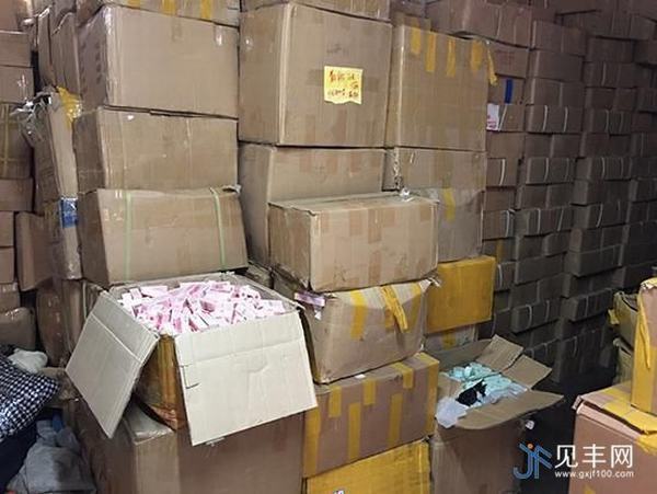 Cảnh sát Trung Quốc phát hiện kho mỹ phẩm giả khổng lồ, trong đó có nhiều sản phẩm phổ biến tại Việt Nam