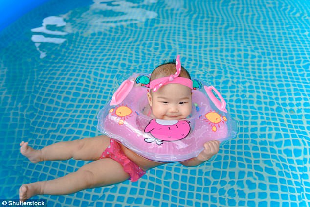 Chuyên gia cảnh báo: Phao cổ cho trẻ khi bơi có nguy cơ gây chết người
