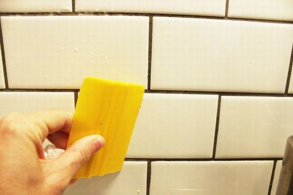 Bày mẹo nhỏ giúp bạn làm sạch tường bếp khỏi những vết bẩn và vàng ố từ dầu mỡ
