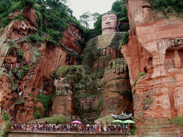 Lạc Sơn Đại Phật, pho tượng Phật lớn nhất thế giới với 4 lần rơi nước mắt