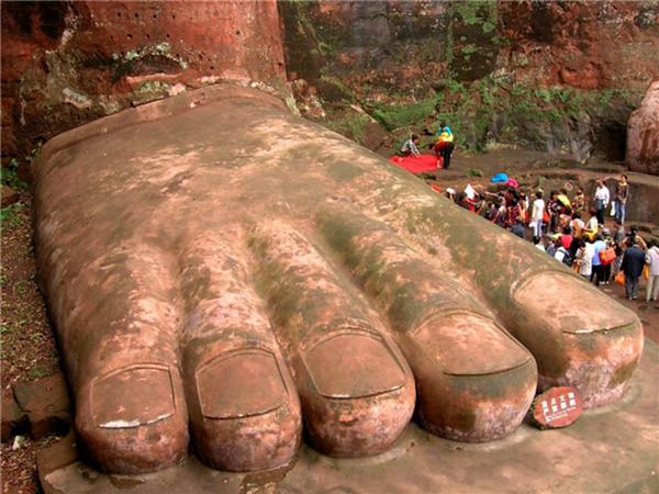 Lạc Sơn Đại Phật, pho tượng Phật lớn nhất thế giới với 4 lần rơi nước mắt