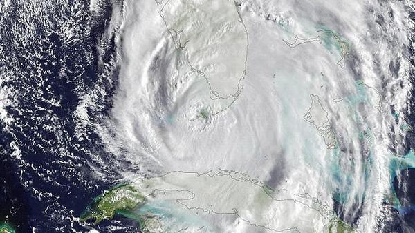 Siêu bão Maria đạt cấp cao nhất, xuất hiện mắt bão rỗng đặc biệt nguy hiểm