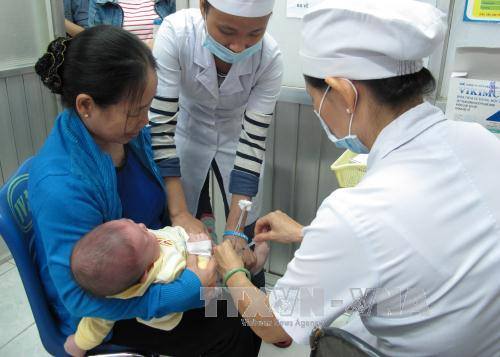 Thành phố Hồ Chí Minh: 'Cháy' vắc-xin 5 trong 1