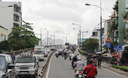 Bất động sản khu Nam Sài Gòn “khó thở” bởi hạ tầng