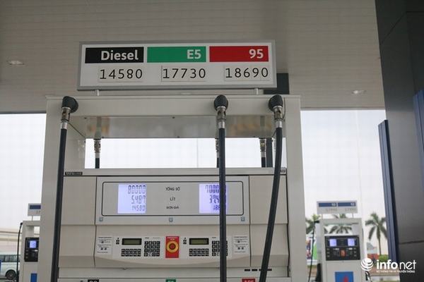 Đại gia Nhật Bản mở cây xăng đầu tiên ở Việt Nam gây sốt: Bán xăng chính xác tới 0,01 lít, lau kính ô tô miễn phí, nhân viên cúi gập người chào