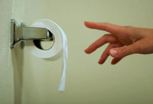 Dùng giấy vệ sinh nhiều có thể bị bệnh trĩ