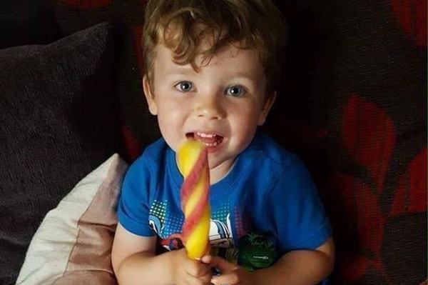 Gãi trầy vết thủy đậu, bé trai 3 tuổi bất ngờ qua đời trong sự thương xót của gia đình