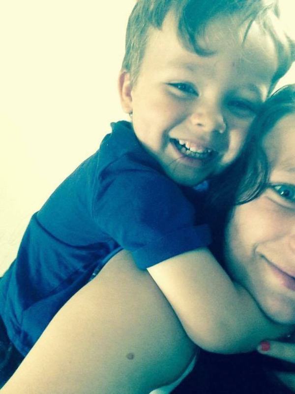 Gãi trầy vết thủy đậu, bé trai 3 tuổi bất ngờ qua đời trong sự thương xót của gia đình