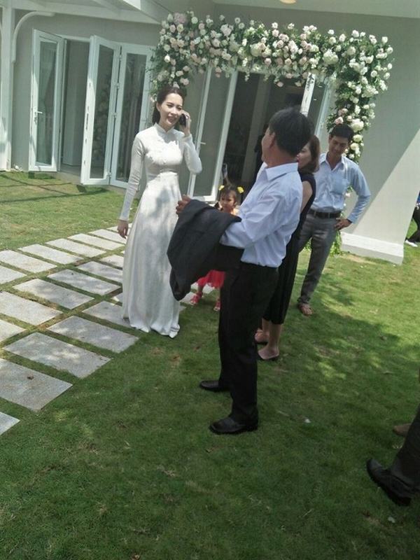 Hoa hậu Đặng Thu Thảo giản dị trong lễ ăn hỏi
