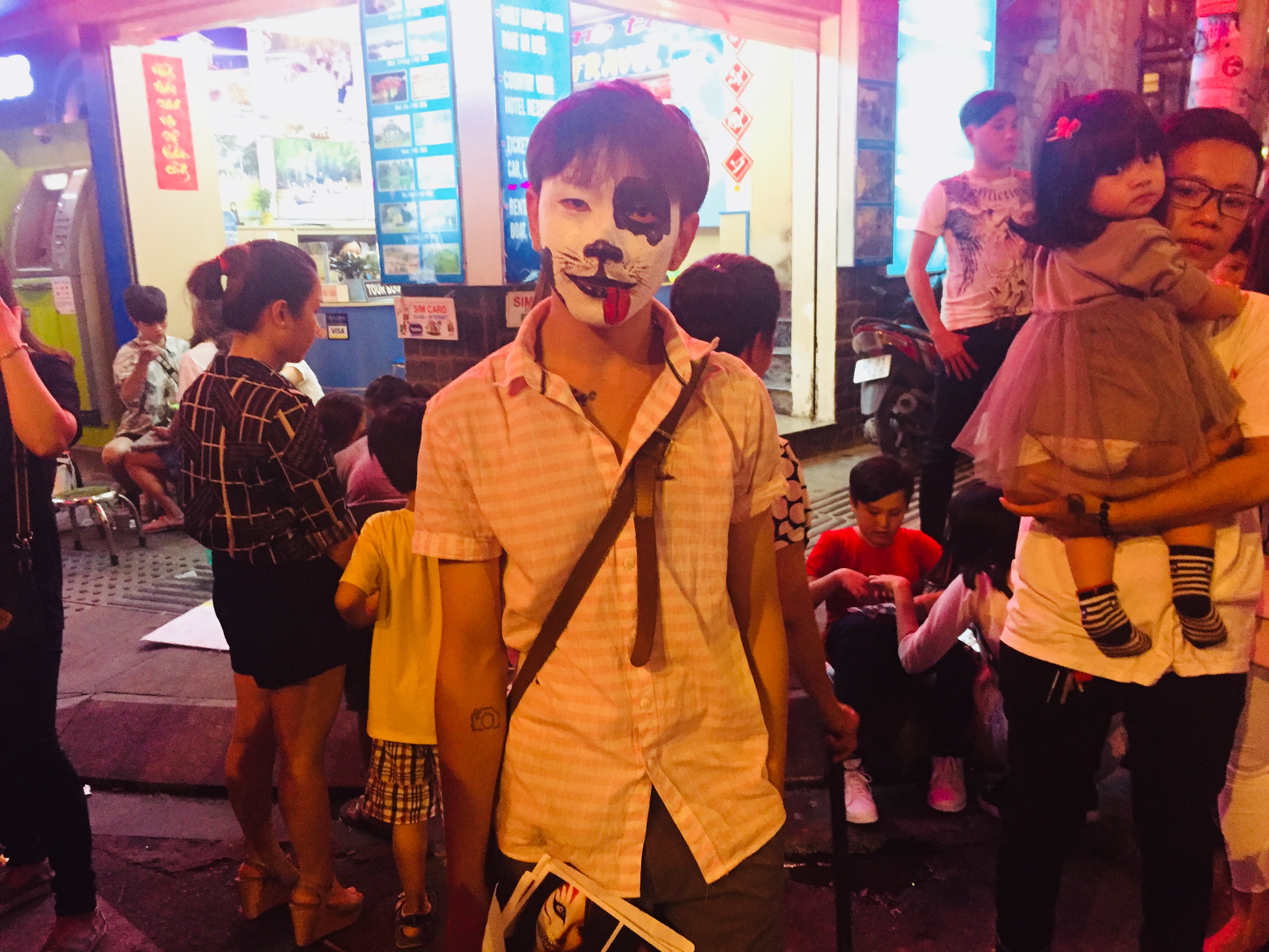 Lễ hội Halloween: Giới trẻ Sài thành tranh thủ kiếm bộn tiền tại phố ‘Tây” – Bùi Viện