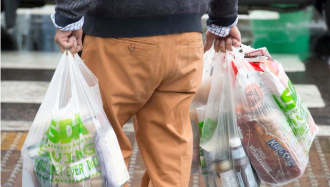 Ngộ độc thực phẩm từ những chiếc túi khi mua sắm