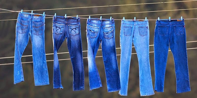 Những mẹo hữu ích để bảo quản quần jeans không bị bạc màu