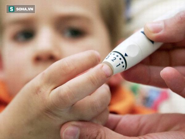 Sững sờ con 3 tuổi đã mắc tiểu đường: BS cảnh báo trẻ khát nước, tiểu nhiều phải đi khám