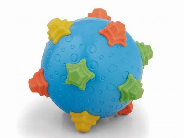 Đồ chơi Toy R Us đã thu hồi hàng ngàn đồ chơi trẻ sơ sinh vì nguy cơ một số mảnh vỡ có thể bị tháo rời và gây nghẹt thở nguy hiểm cho trẻ sơ sinh.