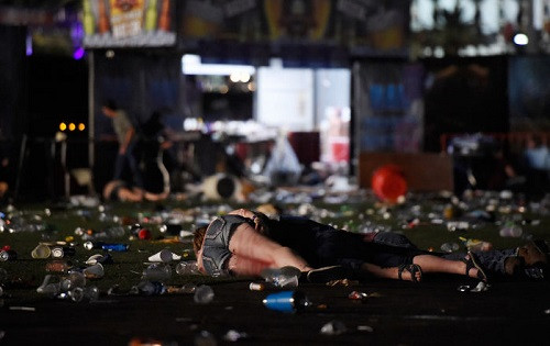 Xúc động hình ảnh người chồng hy sinh thân mình che cho vợ khỏi cơn mưa đạn tại vụ xả súng Las Vegas