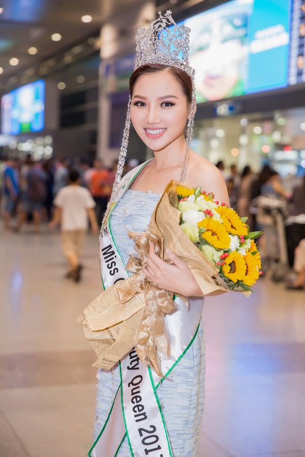 Hoàng Thu Thảo rạng rỡ trở về sau khi đăng quang Miss Global Beauty Queen 2017