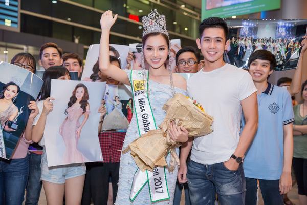 Hoàng Thu Thảo rạng rỡ trở về sau khi đăng quang Miss Global Beauty Queen 2017
