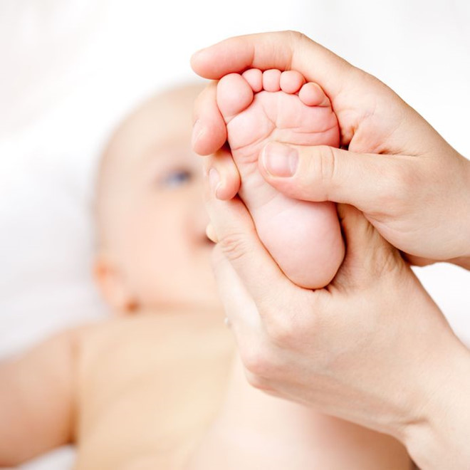 Kiêng tắm cho con khi ốm: Sai lầm khiến bé lâu khỏi bệnh