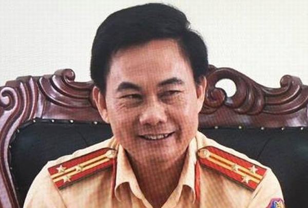 Luân chuyển công tác Phó phòng CSGT Đồng Nai ký giấy mời tài xế