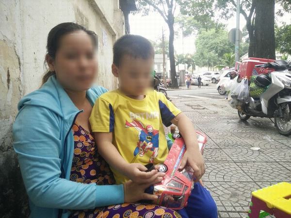 Mẹ của bé trai 5 tuổi bị bảo mẫu bạo hành ở Mầm Xanh: 