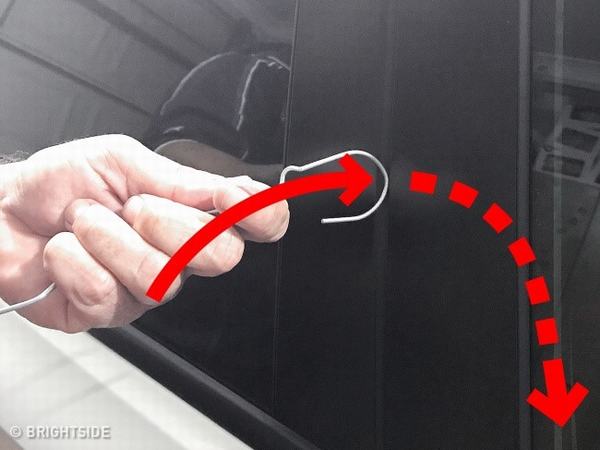 Mẹo hay giúp mở cửa xe ôtô khi bỏ quên chìa khóa