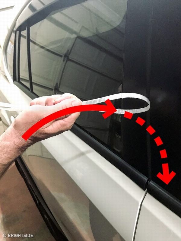 Mẹo hay giúp mở cửa xe ôtô khi bỏ quên chìa khóa
