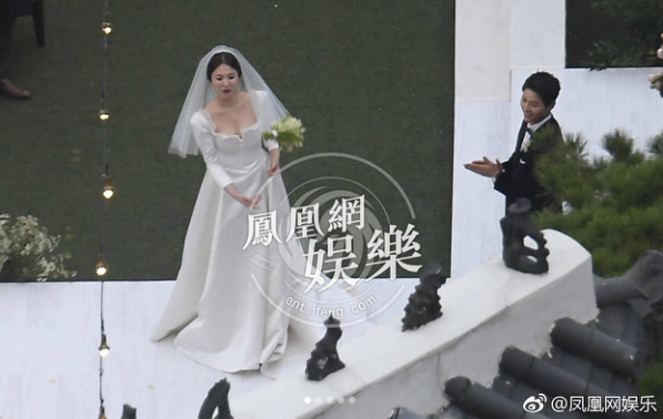 Những khoảnh khắc đẹp trong đám cưới thế kỷ cặp đôi Song Joong Ki – Song Hye Kyo