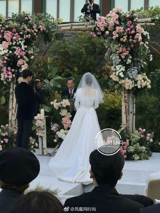 Những khoảnh khắc đẹp trong đám cưới thế kỷ cặp đôi Song Joong Ki – Song Hye Kyo