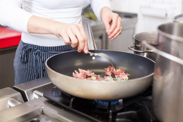 Những thói quen nấu ăn sai lầm khiến gia đình đổ bệnh