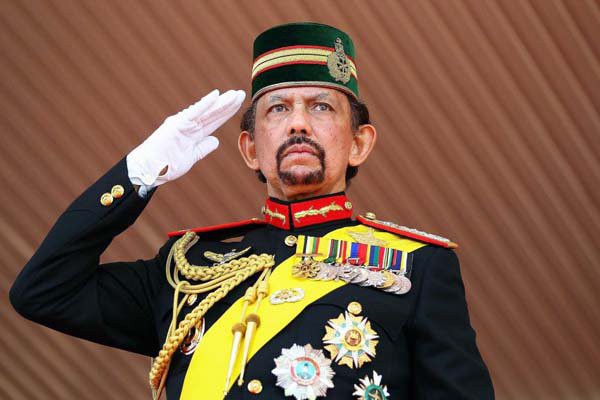  Quốc vương Brunei Hassanal Bolkiah là một trong những người giàu nhất thế giới. 