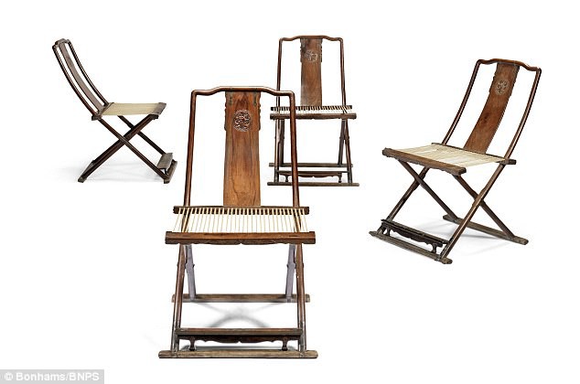 Tiết lộ lý do bộ bàn ghế gỗ 'cũ rích' được bán giá 160 tỷ đồng