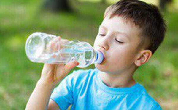 Trẻ uống nhầm hóa chất: Xử trí sao cho đúng?