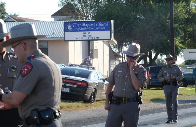Xả súng đẫm máu nhất lịch sử Texas, ít nhất 26 người chết ở nhà thờ