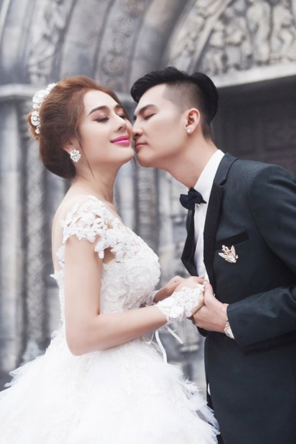  Đám cưới của Lâm Khánh Chi có người yêu cũ đến dự. 