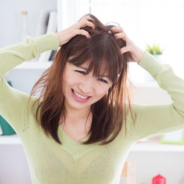 Để tóc ướt khi đi ngủ gây 7 tác hại cho sức khoẻ
