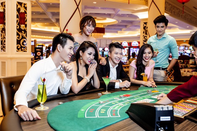  Người Việt thu nhập trên 10 triệu đồng/tháng mới được vào chơi casino. Hình minh họa 