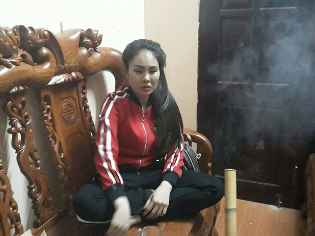  “Công chúa thuốc lào” Nguyễn Thị Nhung lần đầu tiên trả lời báo chí về cách chữa bệnh kỳ lạ của mình. Ảnh: PV 