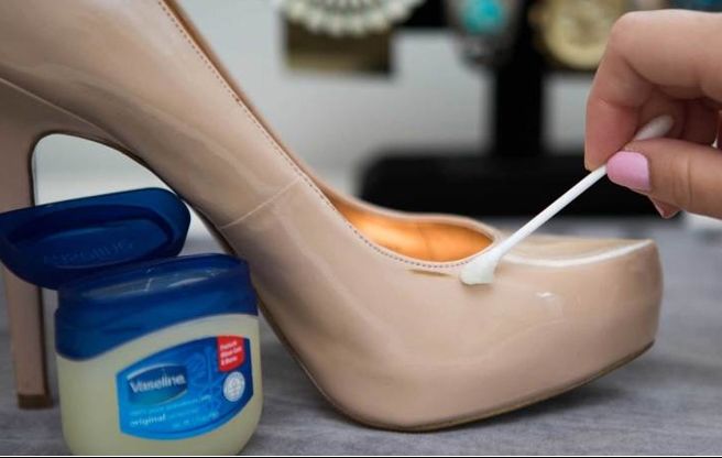 Tuyệt chiêu cực hữu ích để vệ sinh giày cao gót