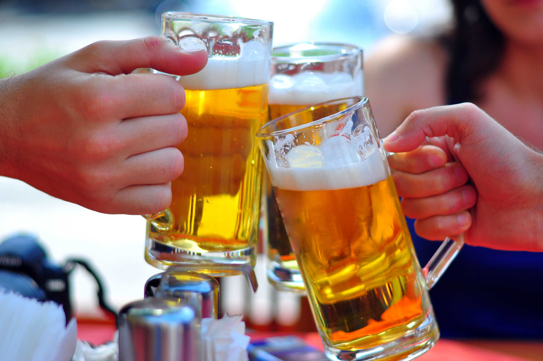 Chuyên gia cảnh báo: 145ml bia rượu mỗi ngày khiến cơ thể suy yếu theo thời gian