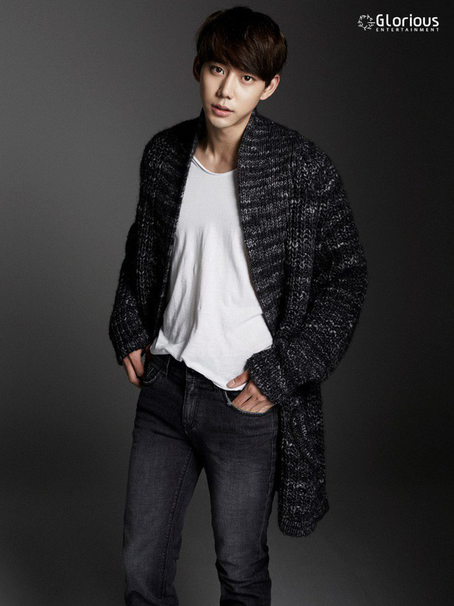 Jin Ju Hyung là diễn viên Hàn Quốc điển trai, sở hữu hình thể ấn tượng.