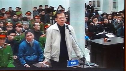 Ông Đinh La Thăng lên tiếng bênh cấp dưới ngay trước tòa
