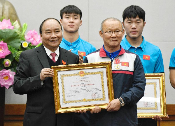  Huấn luyện viên Park Hang-seo được nhận Huân chương Lao động hạng Ba. Ảnh: VnExpress 
