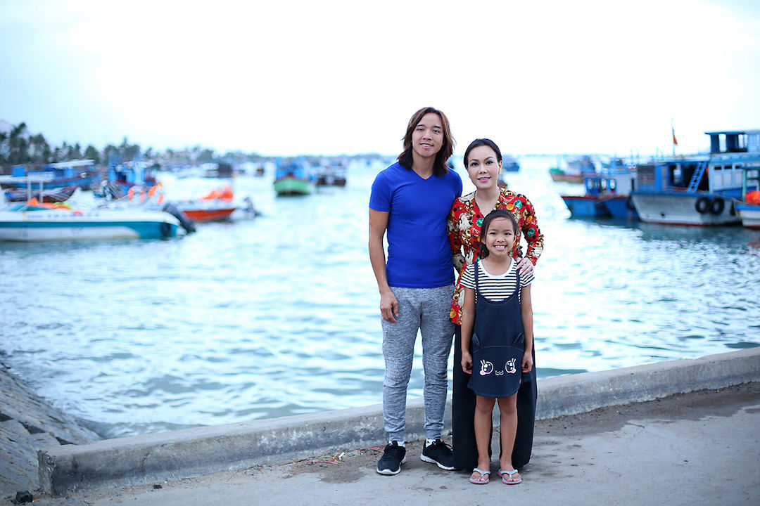 Vợ chồng Việt Hương tặng hơn 100 triệu đồng cho người nghèo