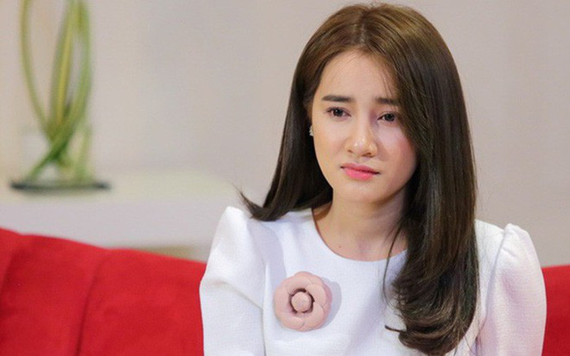 Nhã Phương trực tiếp tới gặp BTC Mai Vàng để xin lỗi vì vụ Trường Giang cầu hôn.