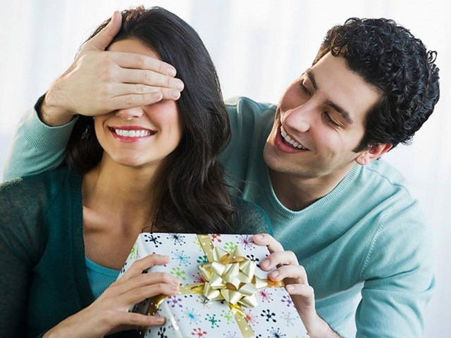  Đột nhiên chồng thấy thường xuyên tặng quà... đừng mừng mà nên đề phòng. 
