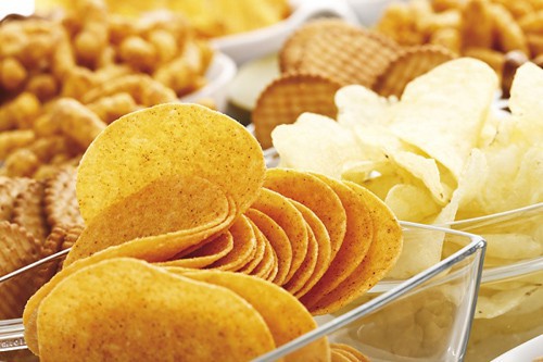  Khoai tây chiên, các loại snack là thực phẩm nên tránh xa khi bụng đói. Ảnh minh họa 