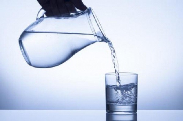  Không uống nước đun sôi để nguội lâu ngày vì dễ bị nhiễm khuẩn và biến chất 