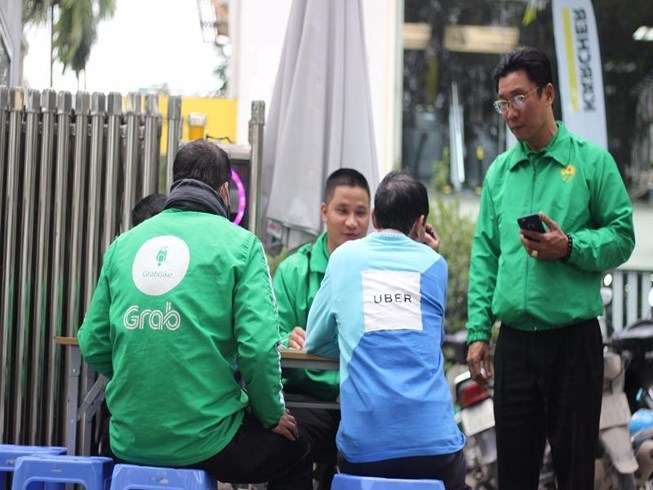 Hàng trăm tài xế Uber chuyển qua đăng ký chạy Mai Linh Bike