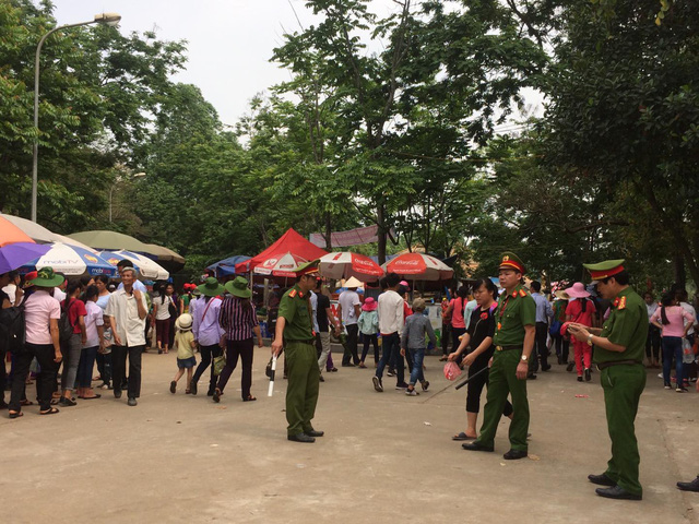  Công an tỉnh Phú Thọ đã huy động gần 1.000 cán bộ, chiến sĩ làm nhiệm vụ tại lễ hội Đền Hùng. 