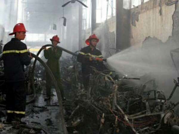 Hà Nội: Hiểm họa cháy nổ tại chợ xe máy cũ Chùa Hà